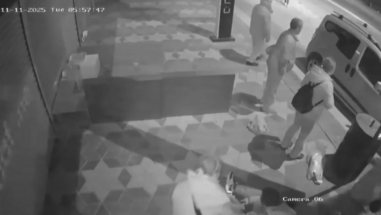 Mamak’ta bir otomobil otobüs durağına daldı, 6 kişi yaralandı!