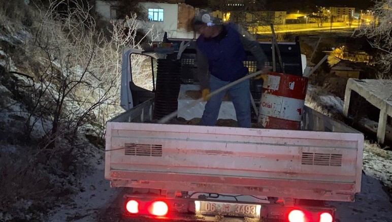 Altındağ Belediyesi ilçe genelinde tuzlama ve yol açma çalışmasını sürdürdü - Resim : 2