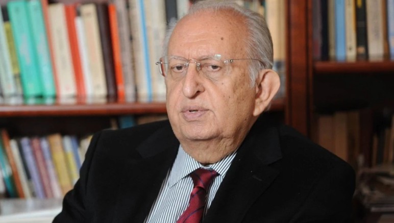 Eski TBMM Başkanı Hüsamettin Cindoruk tedavi gördüğü hastanede hayatını kaybetti