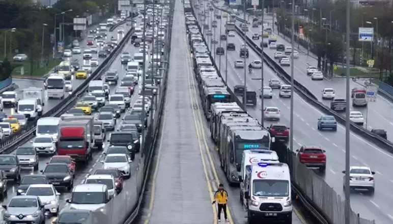 Avcılar'da metrobüsler çarpıştı: 16 kişi yaralandı