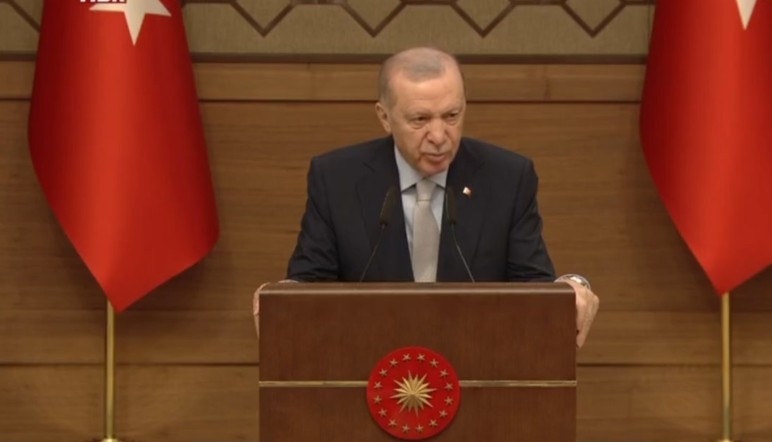 Cumhurbaşkanı Erdoğan: Eline mikrofon alanın kendini gazeteci gördüğü bir ülkede yaşıyoruz