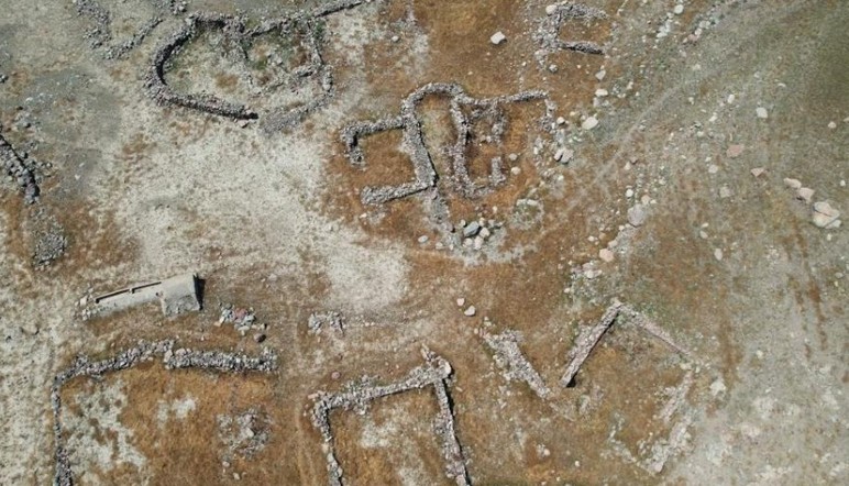Çamlıdere Barajı'nda sular çekildi! Eski yapılar ortaya çıktı - Resim : 2