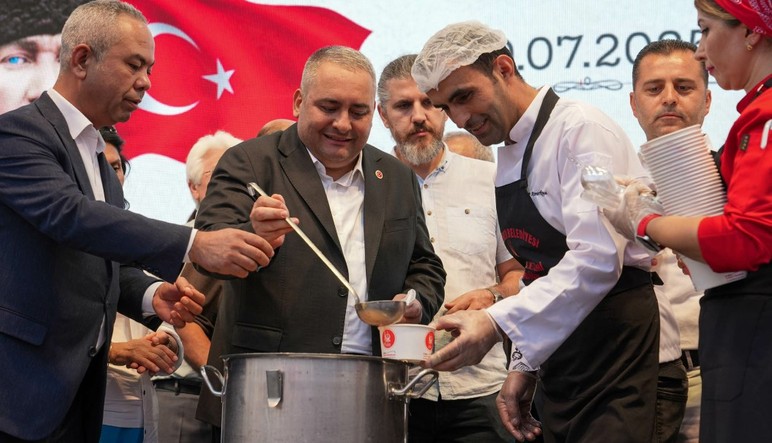 Keçiören Belediyesi Kerbala şehitlerini andı, lokma ve aşure dağıttı - Resim : 5