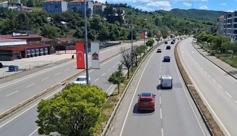 Samsun-Ankara kara yolunun Havza geçişinde trafik sıkışıklığı