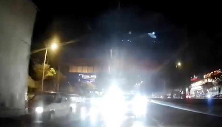 Sincan'da üst geçide sürten kamyona arkadan gelen otomobil çarptı