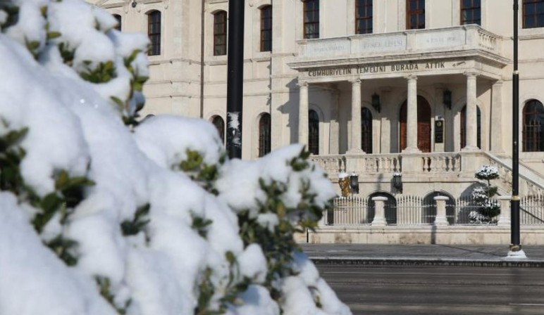 Sivas, Nisan ayında ortasında buz tuttu