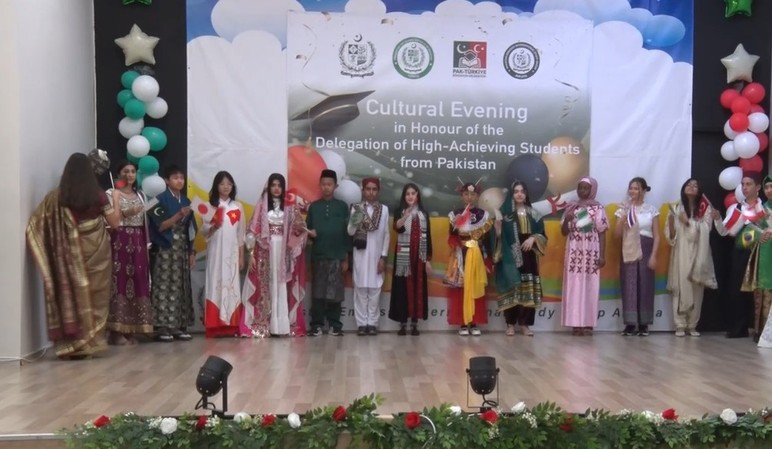 Pakistan'dan gelen 200 öğrenci için Ankara'da tören yapıldı