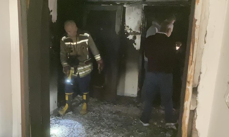 Keçiören'de 4 katlı bir binada çıkan yangın kontrol altına alındı - Resim : 2