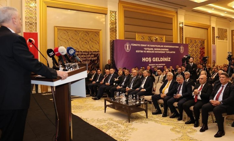 Palandöken 'Az kazanandan az, çok kazanandan çok vergi alınmalı'