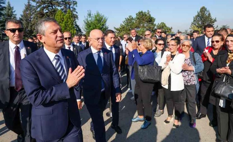 CHP Lideri Özgür Özel'den Anıtkabir ziyareti! - Resim : 5