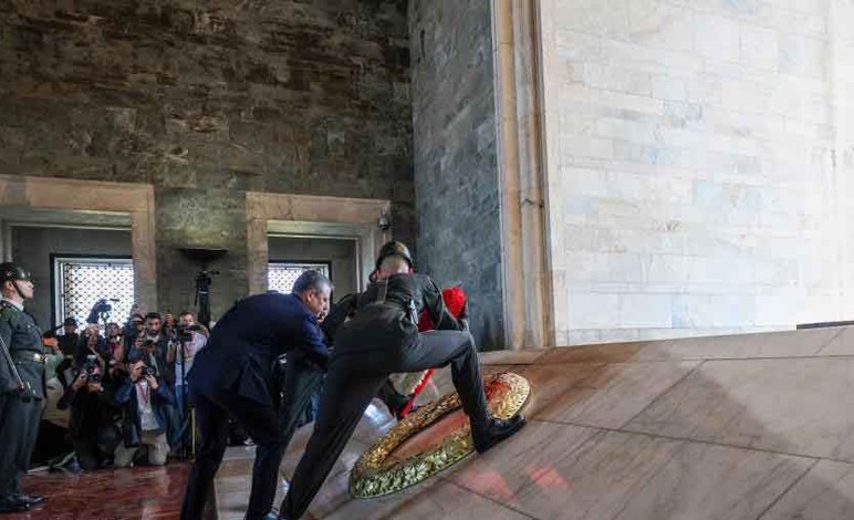 CHP Lideri Özgür Özel'den Anıtkabir ziyareti! - Resim : 4