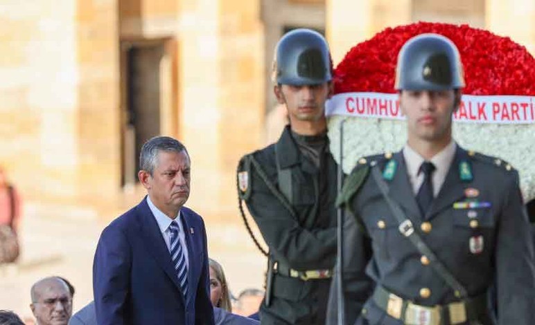 CHP Lideri Özgür Özel'den Anıtkabir ziyareti!