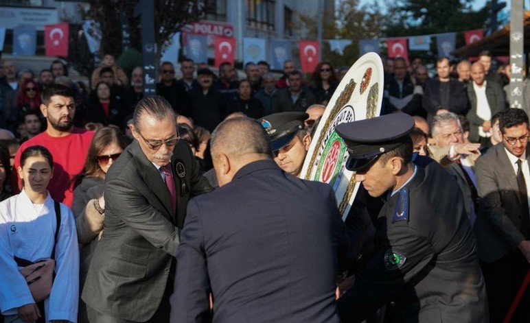 Etimesgut Belediyesi, Atatürk'ü 10 Kasım'da tören ve senfonik konserle andı - Resim : 2