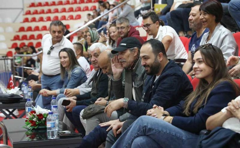 Etimesgut Belediyesi Voleybol Takımı yeni sezona galibiyetle başladı - Resim : 4