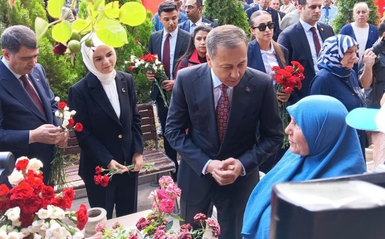 Bakan Göktaş ve Yerlikaya 15 Temmuz Şehitliğindeki anma törenine katıldı