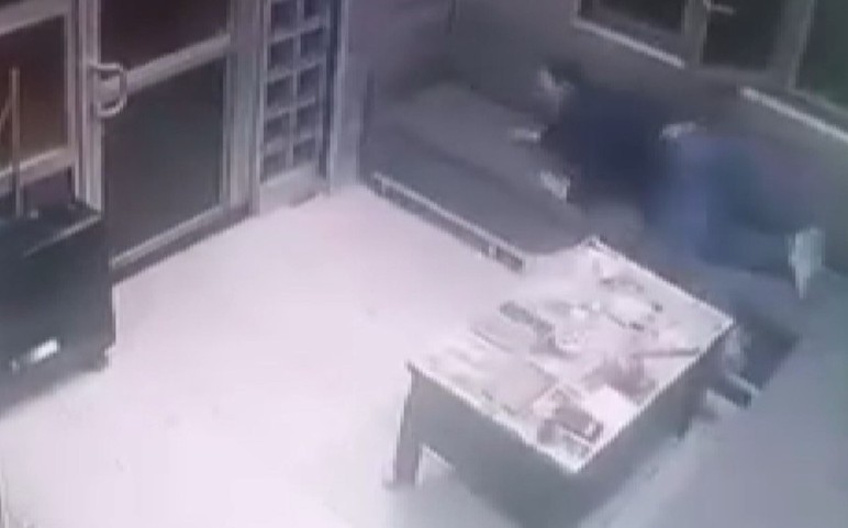 Çankaya'da bindiği takside sürücü ile tartışan şahıs silahıyla havaya ateş etti