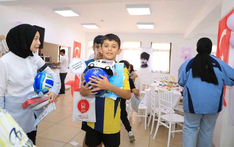 Keçiören Belediyesi'nden engelli çocuklara özel karne hediyesi - Resim : 3