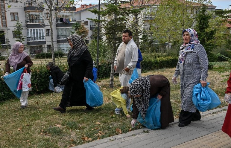 Altındağ Belediyesi Kadın Eğitim ve Kültür Merkezi üyesi kadınlardan temizlik harekatı - Resim : 2
