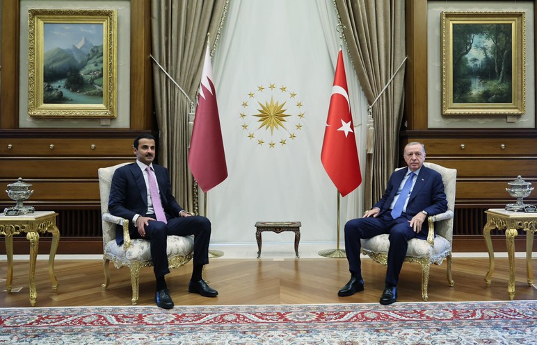 Cumhurbaşkanı Erdoğan Katar Emiri Şeyh Temim ile bir araya geldi