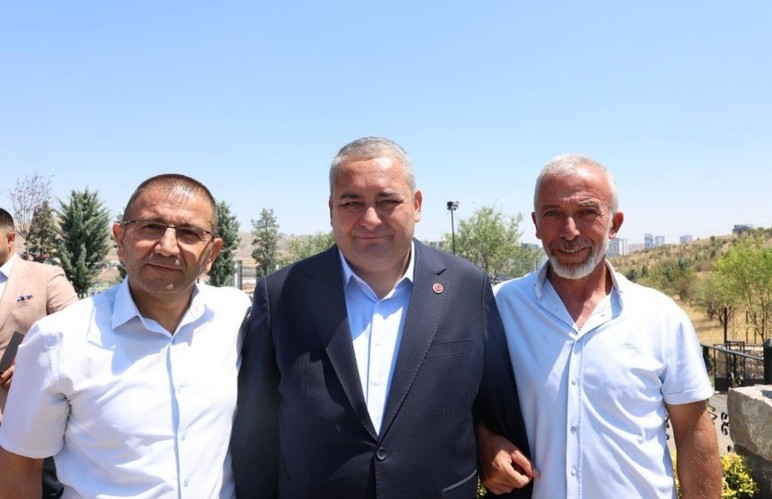 Keçiören Belediye Başkanı Mesut Özarslan muhtarla bir araya geldi