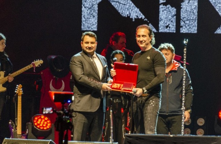 Kahramankazan Belediyesi, Millet Bahçesi'nde Kıraç konseri düzenledi