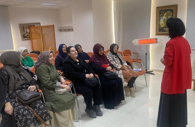 Pursaklar Belediyesi Hanım Evlerinde kadınlara farkındalık ve aile okulu eğitimleri! - Resim : 3