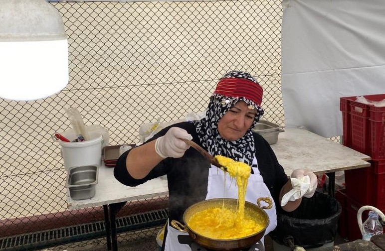 Keçiören Belediyesi damakları şenlendirecek: Doğu Karadeniz Hamsi ve Muhlama Festivali başladı - Resim : 2