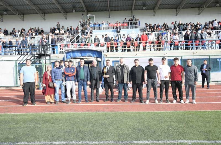 Kahramankazan Belediyespor evinde üstünlüğünü koruyamadı - Resim : 2