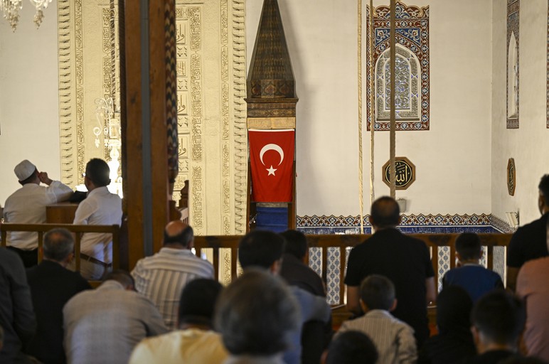 Ankara'da bayram namazında Hacı Bayram Veli ve Kocatepe Camisi'nde yoğunluk - Resim : 2
