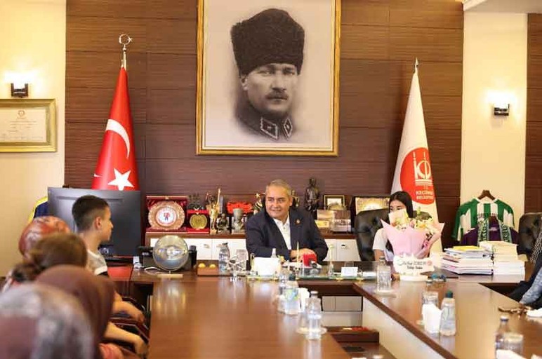 Keçiören Belediyesi Eğitim Merkezi öğrencileri başarıları ile gururlandırdı