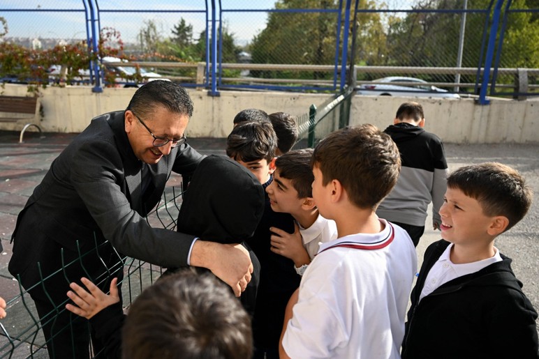 Altındağ Belediye Başkanı Tiryaki'den öğrencilere diş sağlığı seti