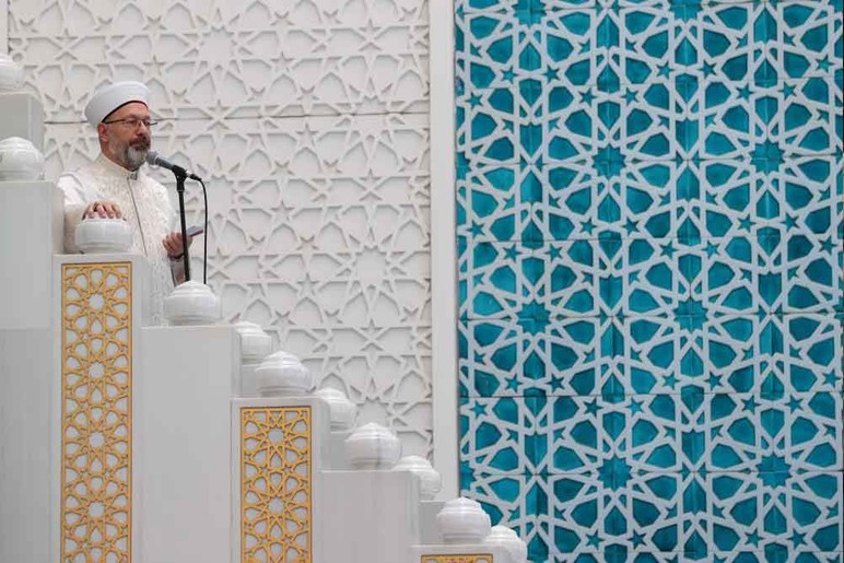 Diyanet İşleri Başkanı Erbaş, Ankara'daki Camii'nde hutbe okudu