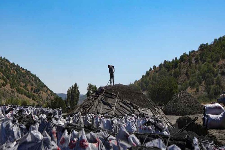 Ankara'nın en zor işi! Ekmeklerini kömürden çıkartıyorlar, kilosunu 30 TL'den satıyorlar