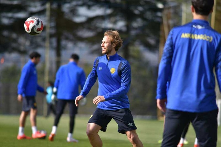 Ankaragücü taraftarı önce korteje, sonra maça!