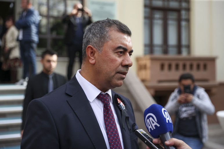 aa-20231111-32812049-32812047-cumhuriyetin-100-yilinda-ataturkun-izinde-kaligrafi-sergisi-baskentli-sanatseverleri-bekliyor.jpg