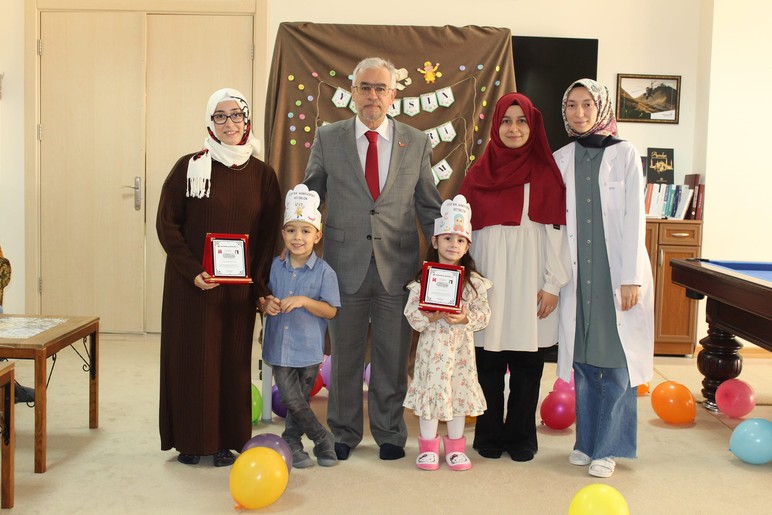 Ankara Kahramankazan'da Filistin için yardım toplayan çocuklara ödül!