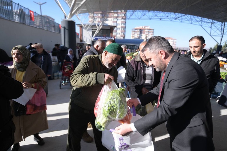 Pursaklar Belediye Başkanı Çetin Çarşamba Kapalı Pazar Alanının açılışını gerçekleştirdi!
