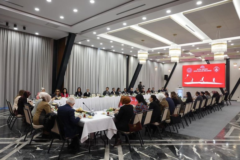 Bakan Göktaş: 'Sosyal medya düzenlemesine ilişkin çalışmalarımızı paylaştık'