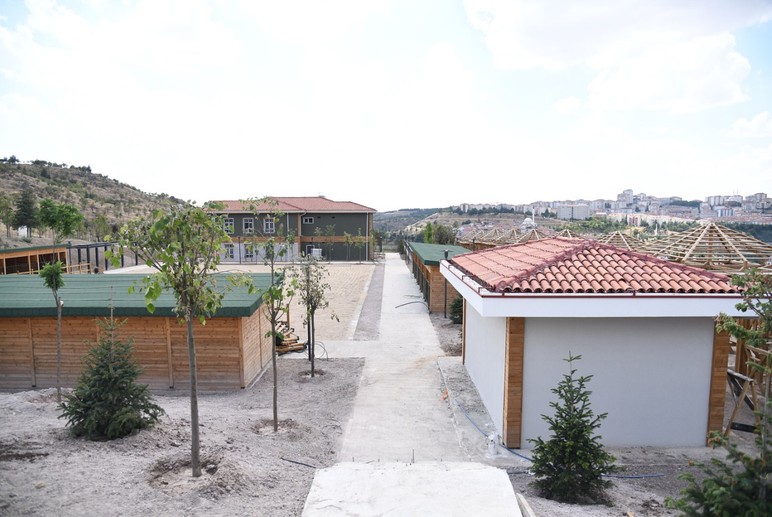 Pursaklar Belediyesi ve TOKİ iş birliğiyle Millet Bahçesi yapımı devam ediyor