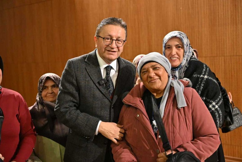 Altındağ Belediye Başkanı Veysel Tiryaki, Altındağlı kadınlarla buluştu
