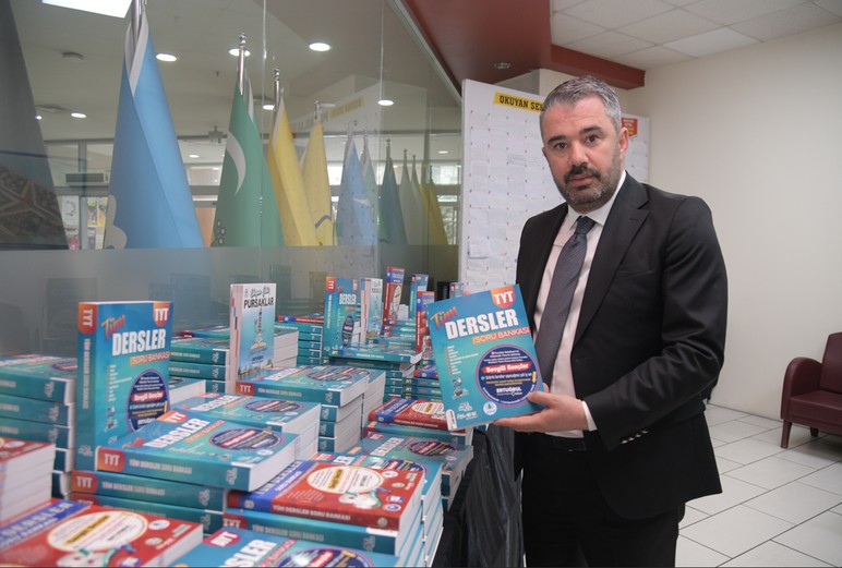 Pursaklar Belediyesi öğrencilerin yüzünü güldürdü! Belediyeden öğrencilere ücretsiz soru bankası desteği - Resim : 3