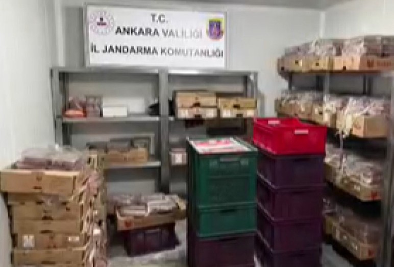 Kızılcahamam'da piyasaya sürülmeye hazırlanılan sağlıksız 40 ton et ürünü yakalandı