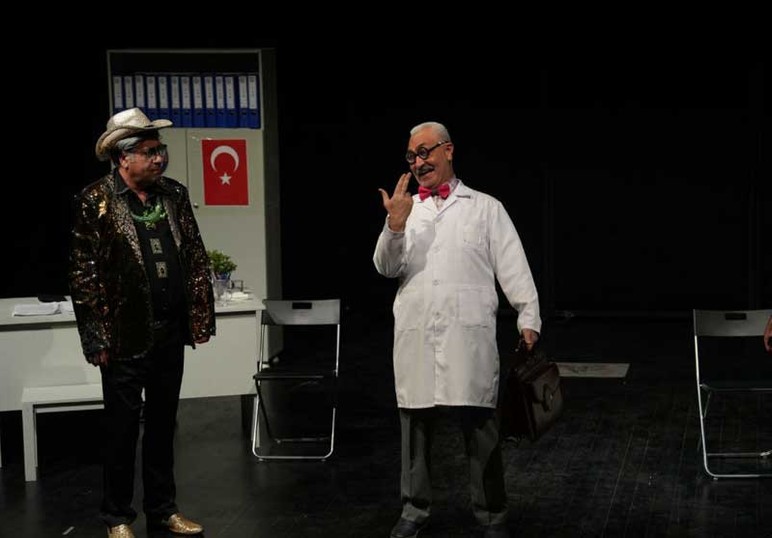 Etimesgut Belediyesi Emekli Tiyatrosu'ndan 'Söz mü?' oyunuyla anlamlı buluşma - Resim : 4