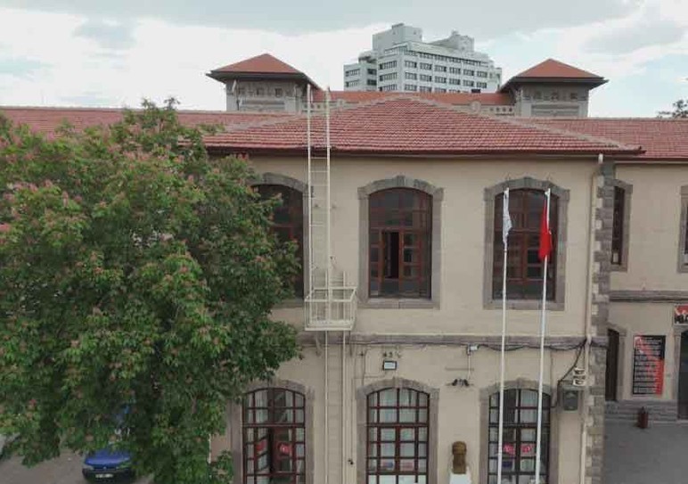 II. Abdülhamid döneminde kuruldu! Ankara'nın taş mektebi 500 TL'nin arkasında onun resmi var - Resim : 2