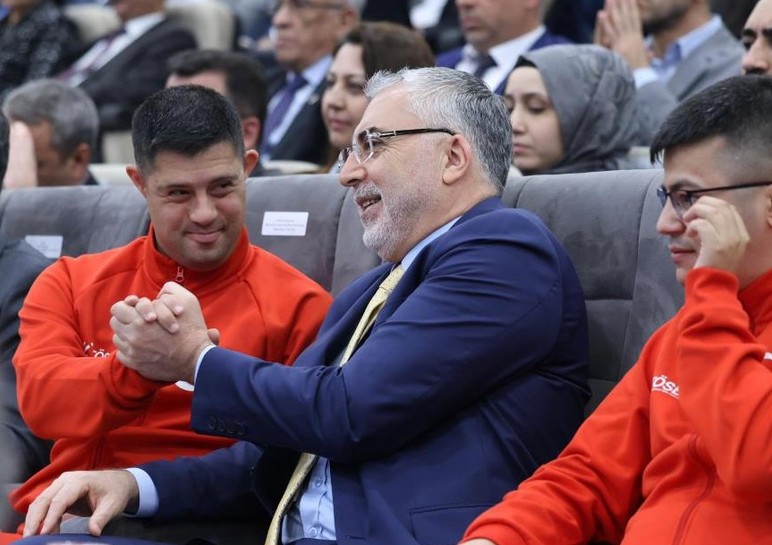 Vedat Işıkhan 10 bin engelli birey için iş fırsatı sunulacağını açıkladı