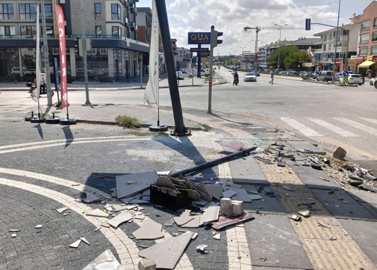 Gölbaşı'nda taksi ve otomobilin çarpışma anı güvenlik kamerasında!