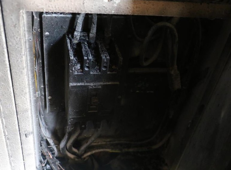 Sincan'da binanın elektrik panosu patladı: 8 kişi yaralandı! - Resim : 3