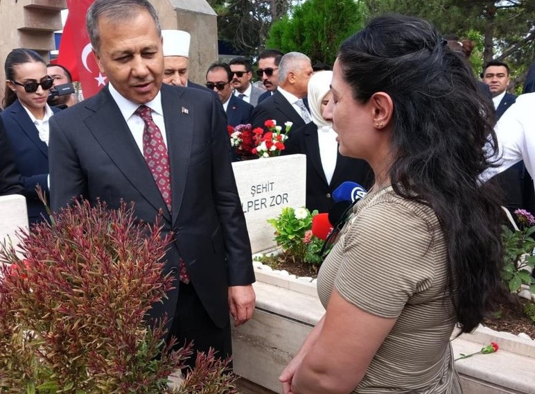 Bakan Göktaş ve Yerlikaya 15 Temmuz Şehitliğindeki anma törenine katıldı - Resim : 4