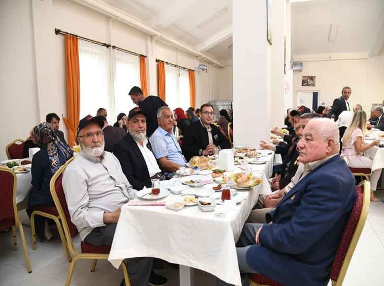 Pursaklar Belediye Başkanı Çetin gaziler ve aileleriyle buluştu