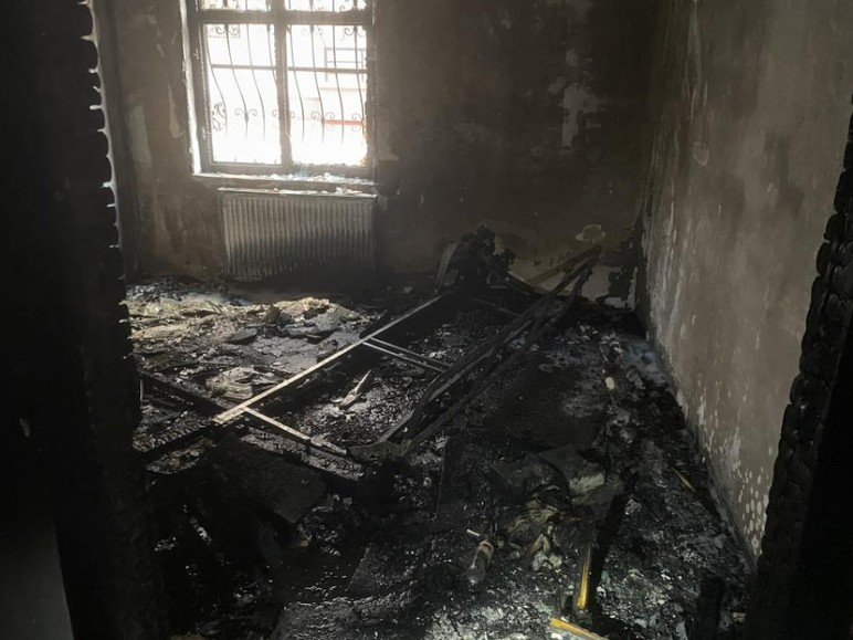 Keçiören'de 4 katlı bir binada çıkan yangın kontrol altına alındı